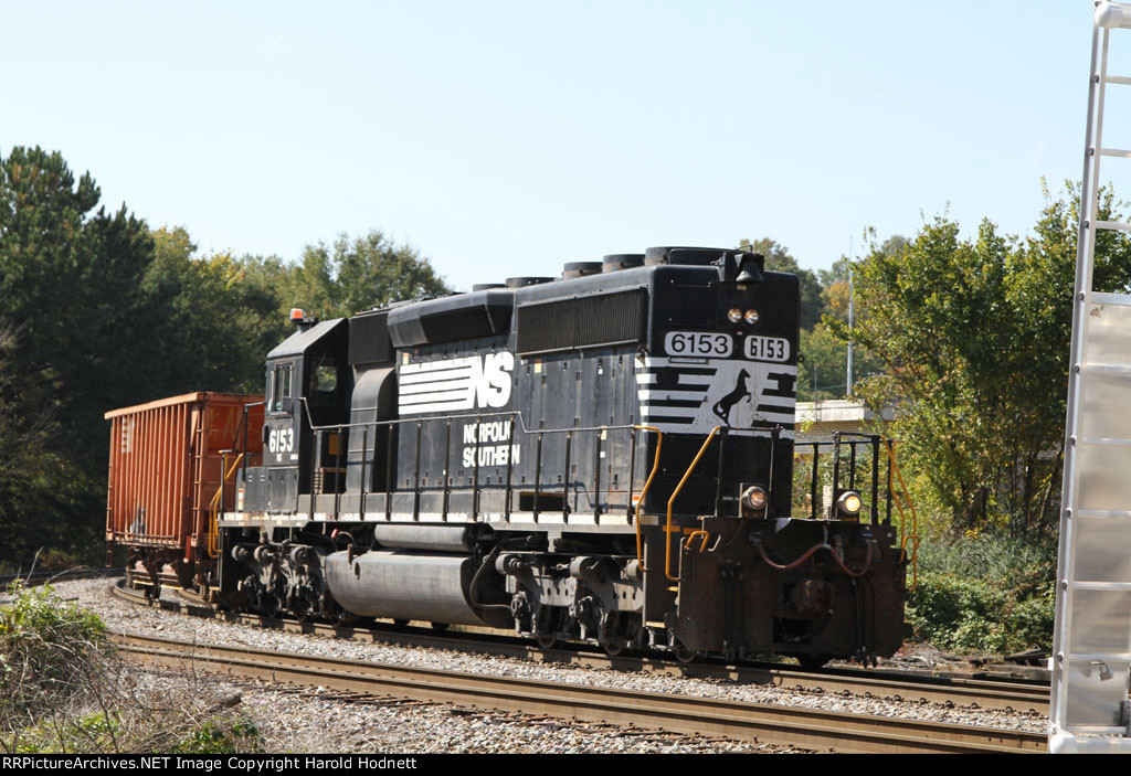 NS 6153 leads train 96Q towards the yard